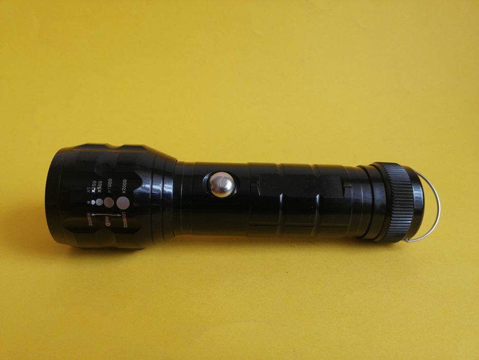 Latarka - led - zoom - kompas