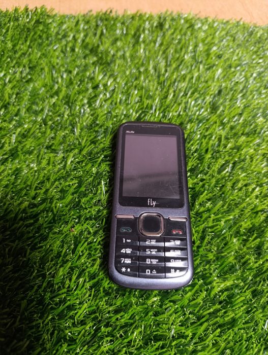 На запчасти телефоны: Samsung, Redmi, Fly; фотоаппарат Samsung