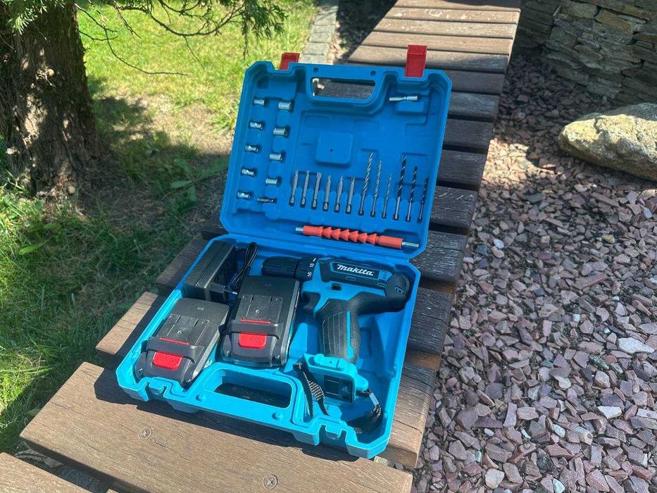 Аккумуляторный шуруповерт Makita макита с патроном DFR и набором