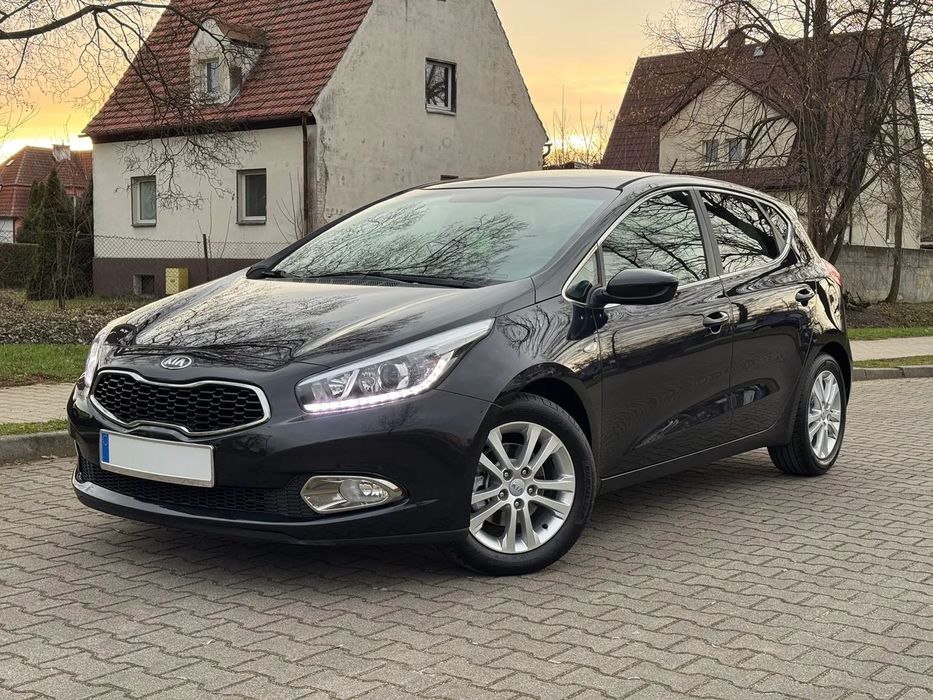 Kia Ceed 1.6 benzyna, BEZWYPADKOWA, Grzana kierownica, KLIMATRONIK, Isofix
