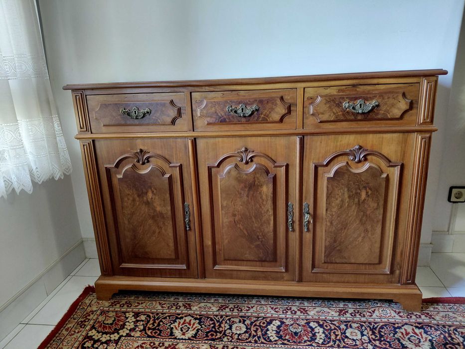 Aparador vintage em nogueira