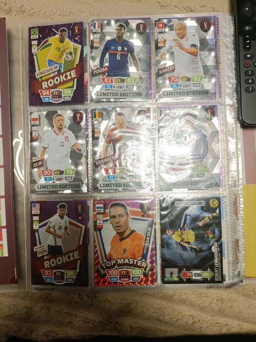 Na sprzedaż kolekcja kart z piłkarzami mix z różnych lat