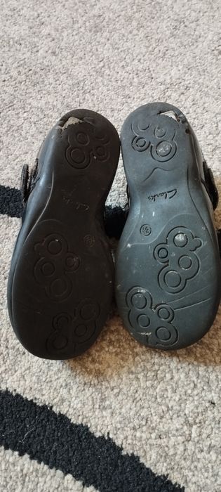 Buty Clarks rozmiar 26. Noszą wyraźne ślady użytkowania. Nie nadają si