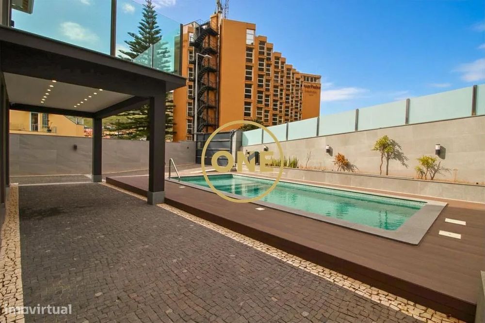 Moradia T4 perto centro de Machico, com piscina e licença AL