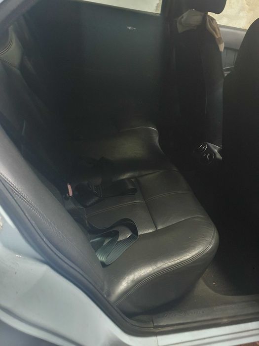 Carro com matricula francesa vendido completo somente com finalidade do comprador retirar peças ou demantelar