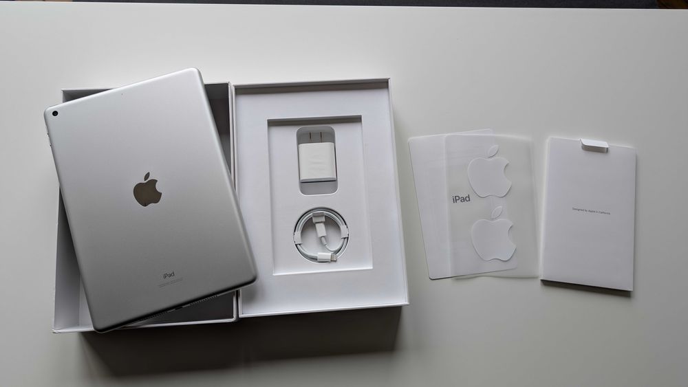 Планшет Apple iPad 10.2" 8th gen 2020 Wi-Fi 128GB Silver open box