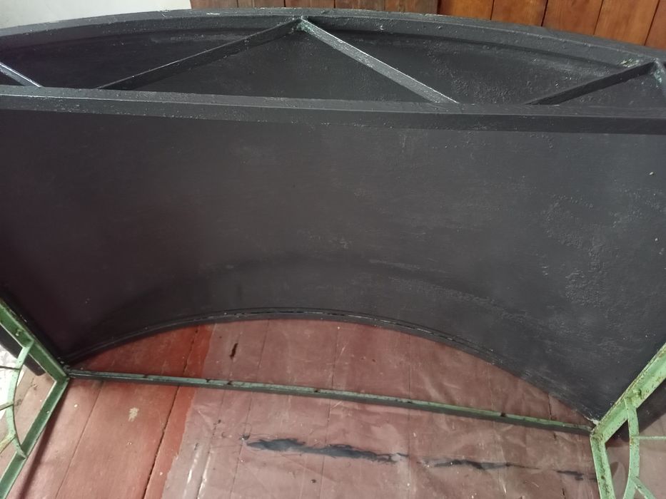 козырёк над дверью