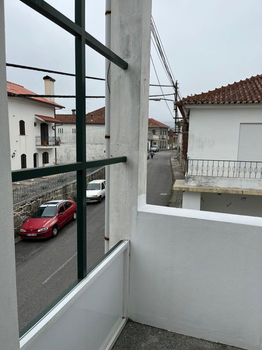 Apartamento T2, sito no lugar das Neves, Vila de Punhe