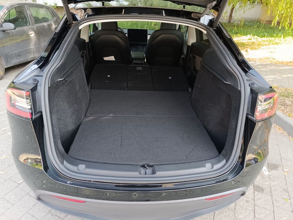 Tesla Y 2023 ПРОДАМ