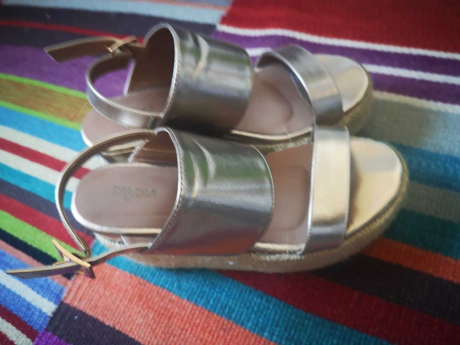 37 Sandálias douradas Seaside