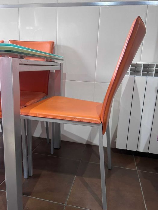 Mesa de vidro temperado extensível + 6 Cadeiras