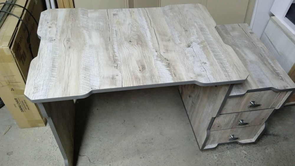 Письмовий  стіл  з тумбочкою