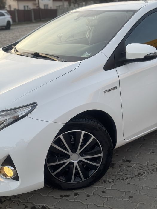 Продається тайота auris 14 рік в гарному стані