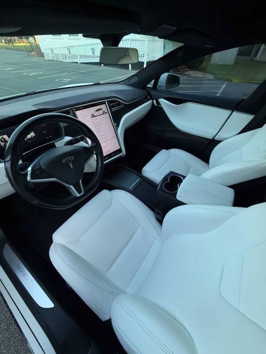 Tesla Model S 100D      2017