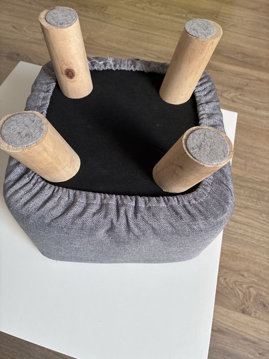 Komplet - Stolik dla dzieci Ikea + 2 pufy Sinsay