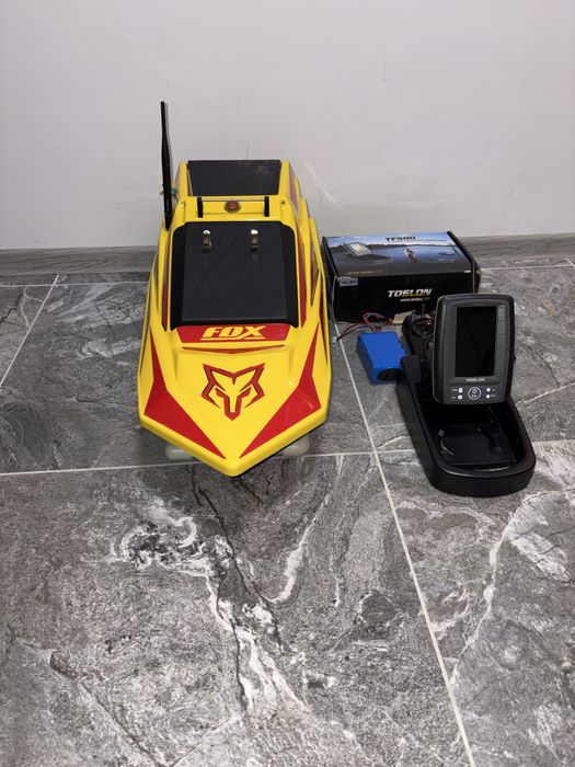 Продам карповый кораблик Fox