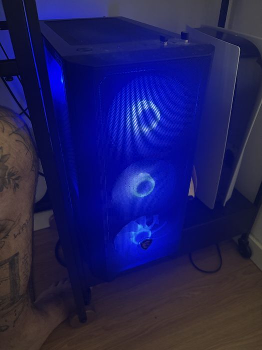 Selling Gaming Computer488830413151283200