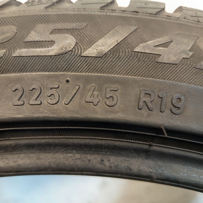 225/45R19 Pirelli Sottozero 3