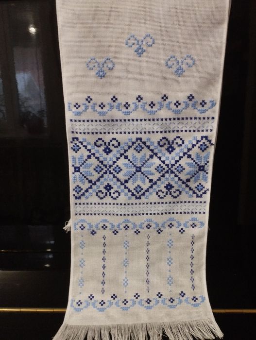 Вишитий рушник хрестиком