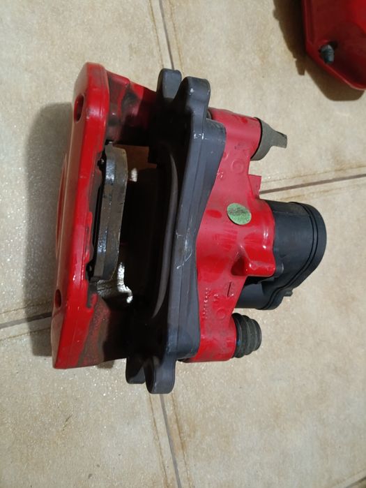 Тормозний супорт задній Tesla model 3 performance