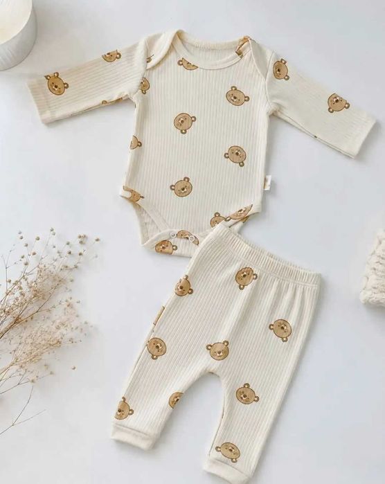 Prążkowany komplet niemowlęcy body + legginsy misie 62/68
