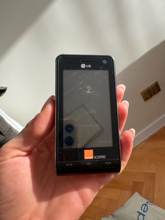 Telefon LG KU990