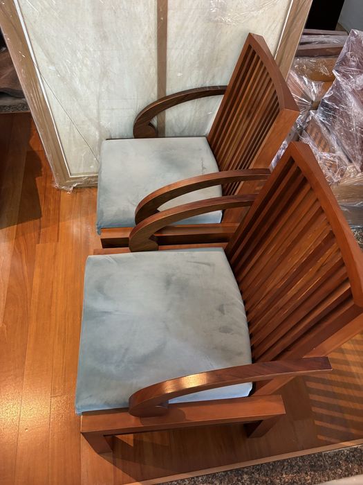 4 cadeirões madeira maciça e veludo