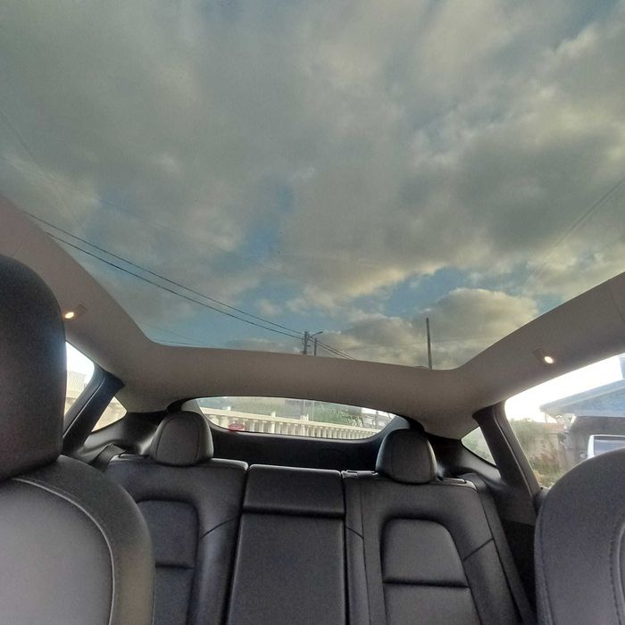 Tesla Model Y — fotografia 11