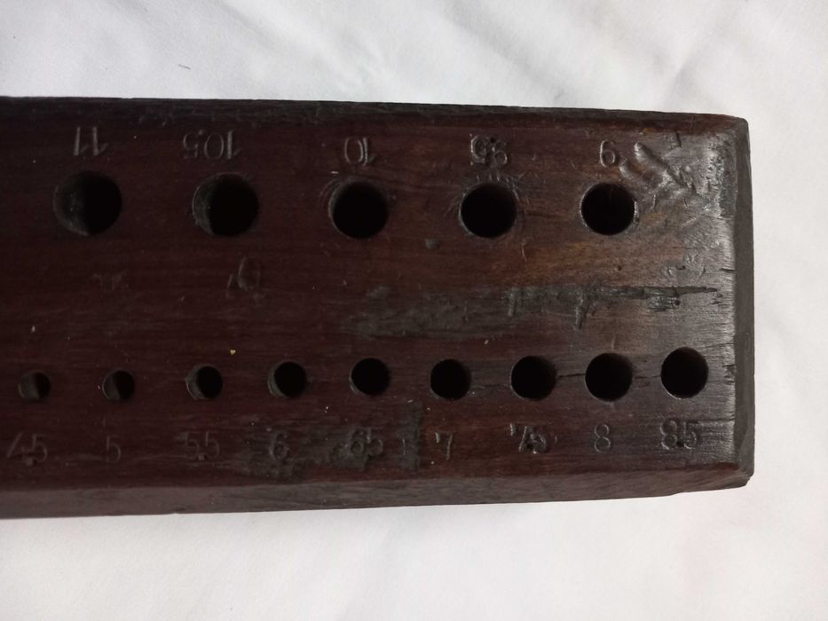 Cepo - Em madeira para brocas com os orifícios numerados