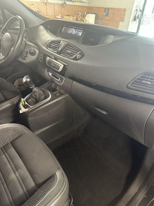 Reno scenik grand 3 2015