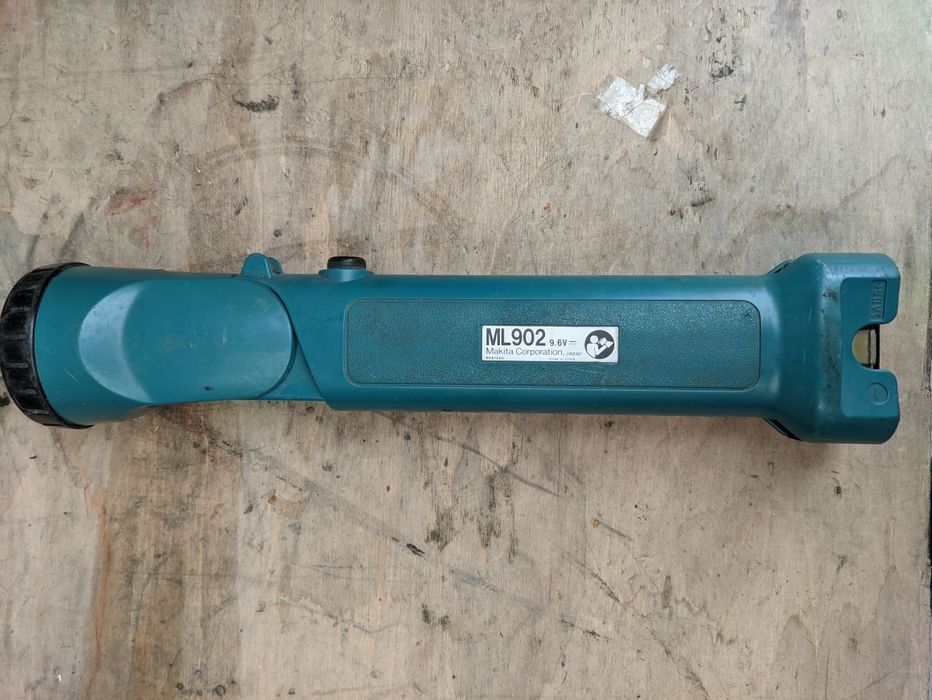 Profesjonalna Latarka Makita ml902   2 akumulatory 9,6V   ładowarka