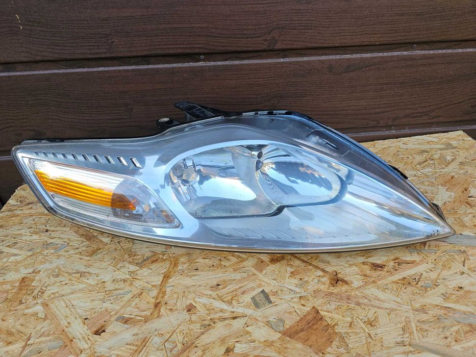 Reflektor Lampa przednia prawa prawy przód Ford Mondeo Mk4 przedlift