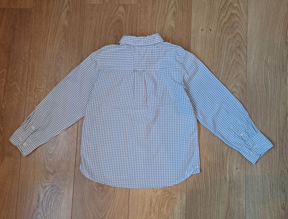 Черные джинсы и рубашка с длинным рукавом для мальчика