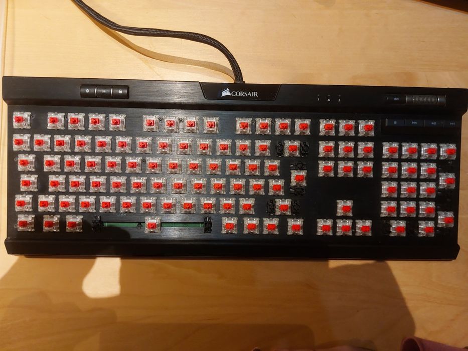 Teclado corsair rgb K70 MK2 (gaming ou uso pessoal)
