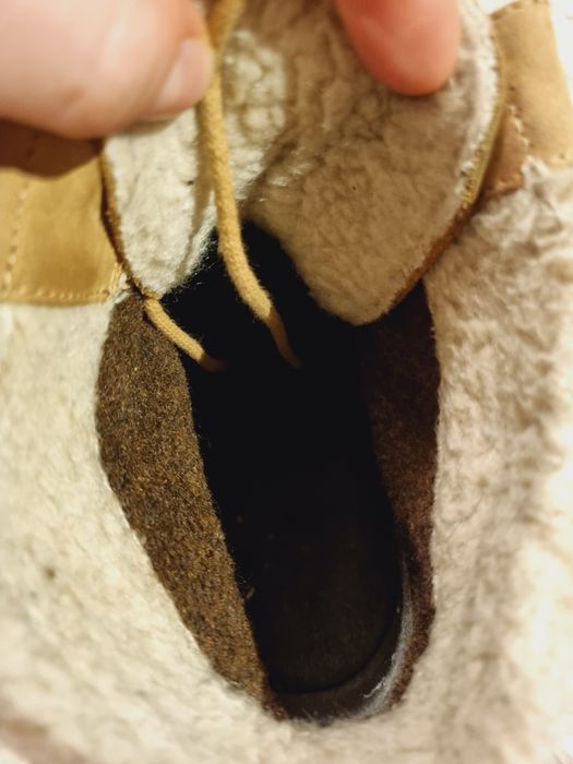 Zamszowe botki na obcasie