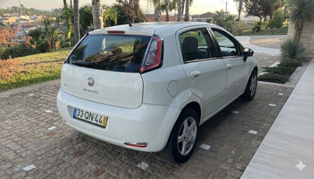 Fiat Punto 2012 – 210.000 km – Fiável e económico trato financiamento