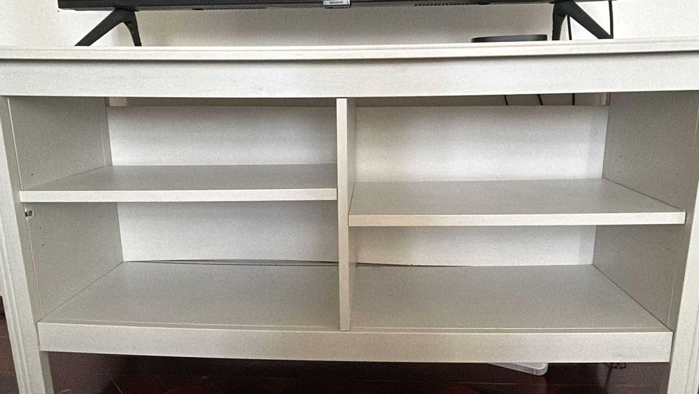 Móvel de televisão IKEA BRUSALI