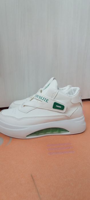 Кроссовки, кеды, ботинки осень -весна