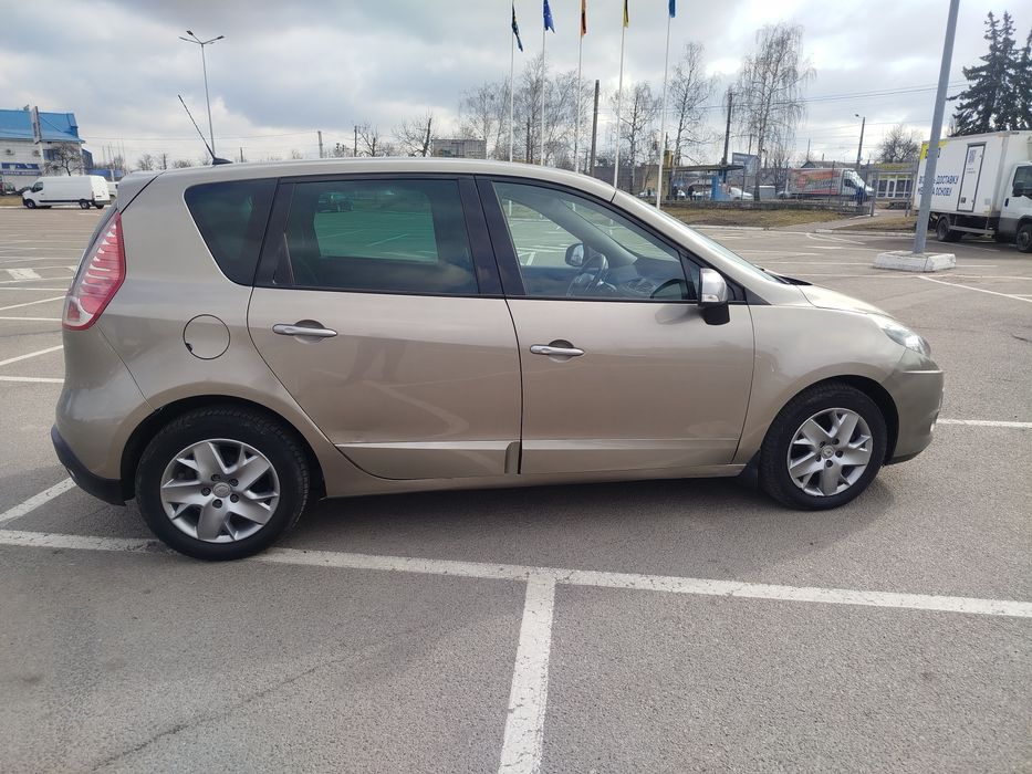 Рено Сценік 3 2011 рік