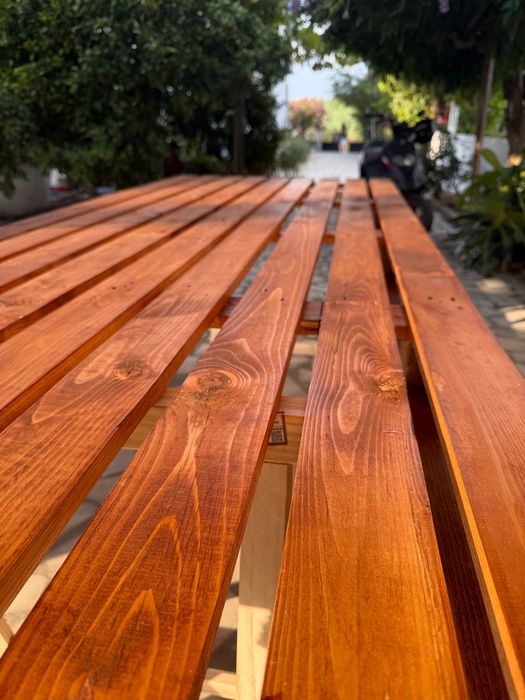 Mesa de jardim em madeira