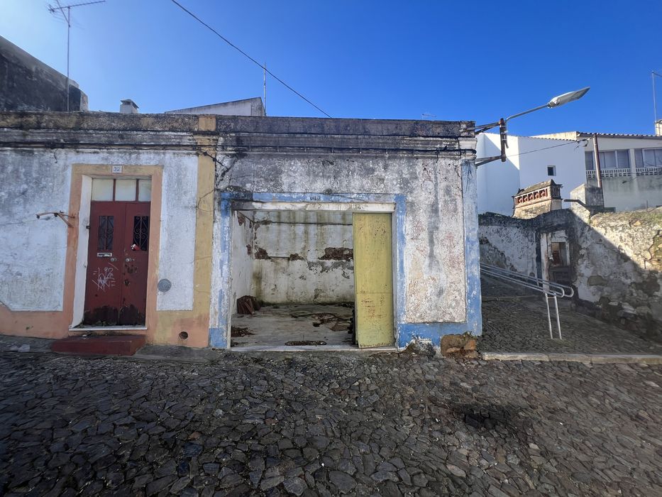 Ruina em Montemor o Novo com desenho aprovado!