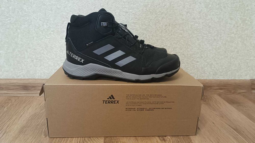 Дитячі черевики adidas TERREX MID GTX (оригінал)