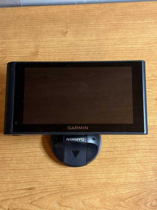 Garmin nüviCam LMT GPS навігатор з відеореєстратором  | Карти | Трафік