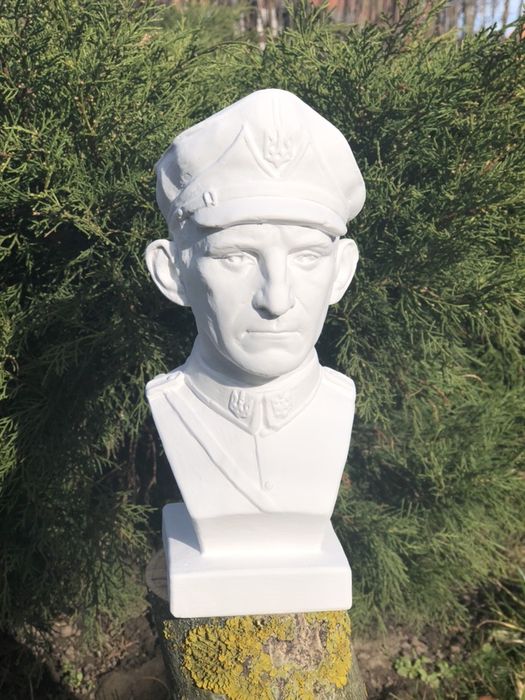 Бюст Романа Шухевича ( Тараса Чупринки)