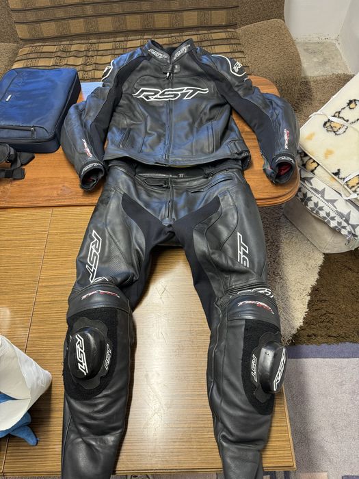 Sprzedam stroj motocyklowy dwuczesciowy  RST  i buty alpinestars
