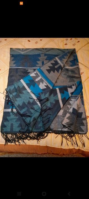 Manta Poncho - em tons de cinza e azul marinho e verde escuro - Local
