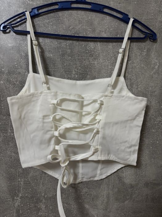 Жіночий топ на бретелях