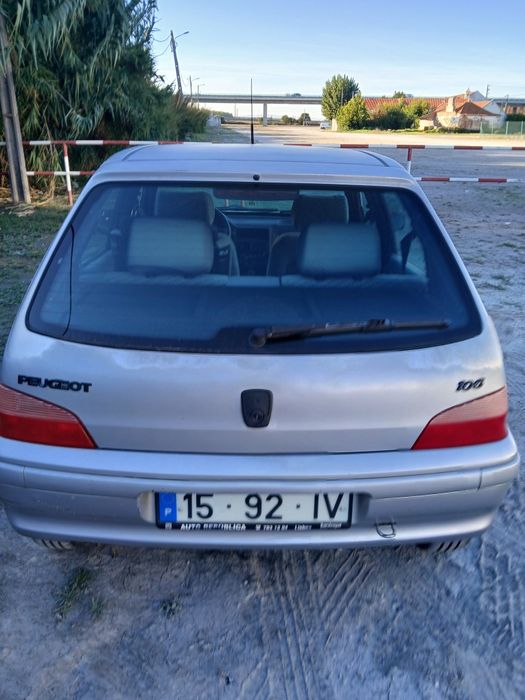 Peugeot 106 com alguns a fazer
