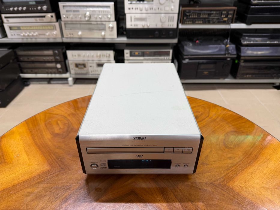 Odtwarzacz płyt CD/DVD Yamaha DVD-E810 Audio Room
