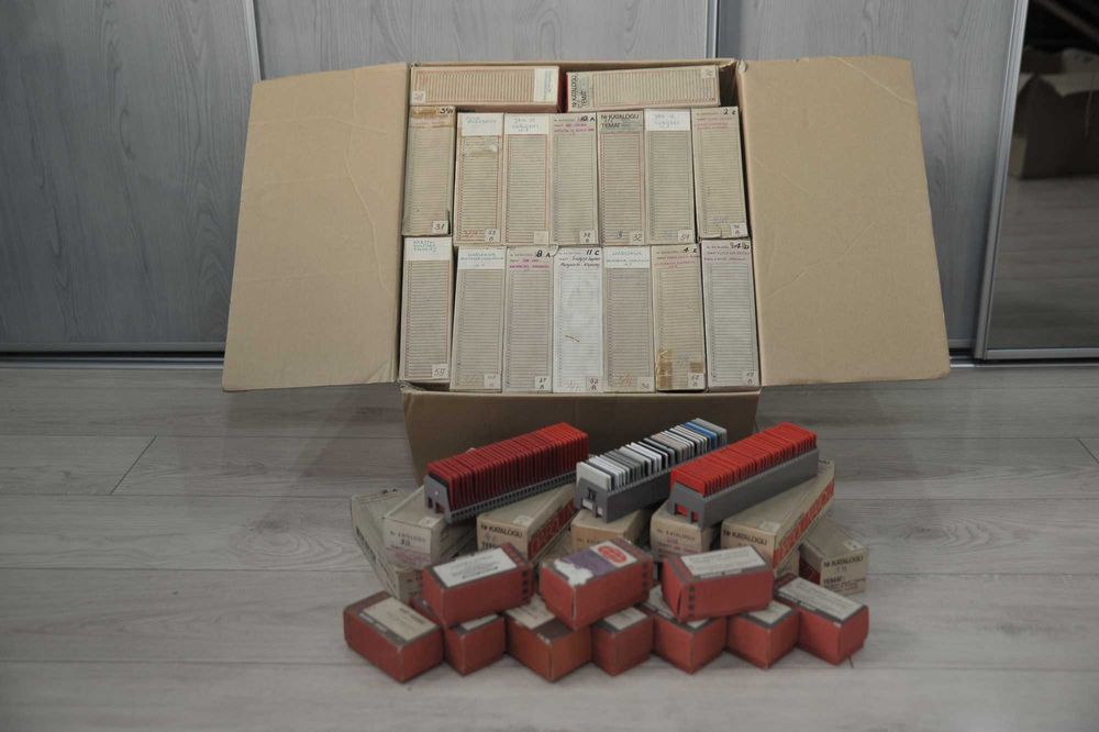 Zestaw slajdów i rzutnik